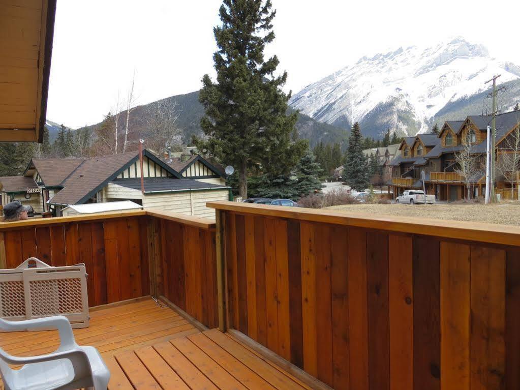 Hillside Bungalows Банф Екстериор снимка
