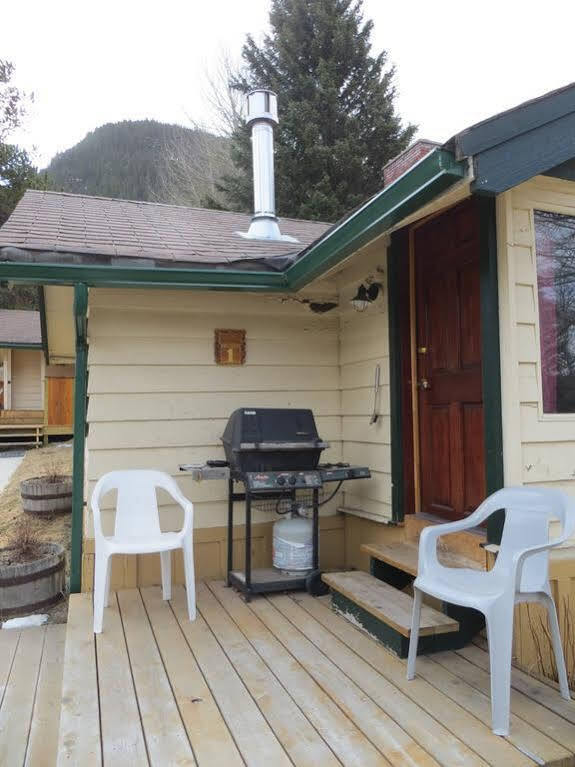 Hillside Bungalows Банф Екстериор снимка